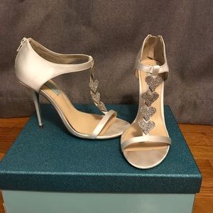 Cream Besty Johnson heart T strap heels